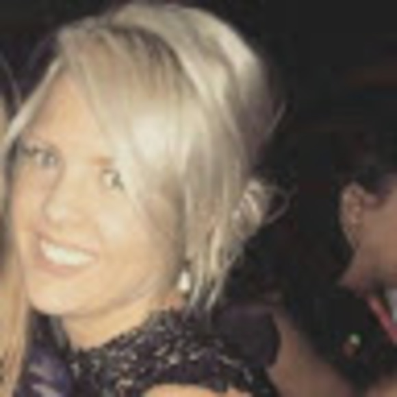 Meet your Posher, Laura - Picture 1 of 1